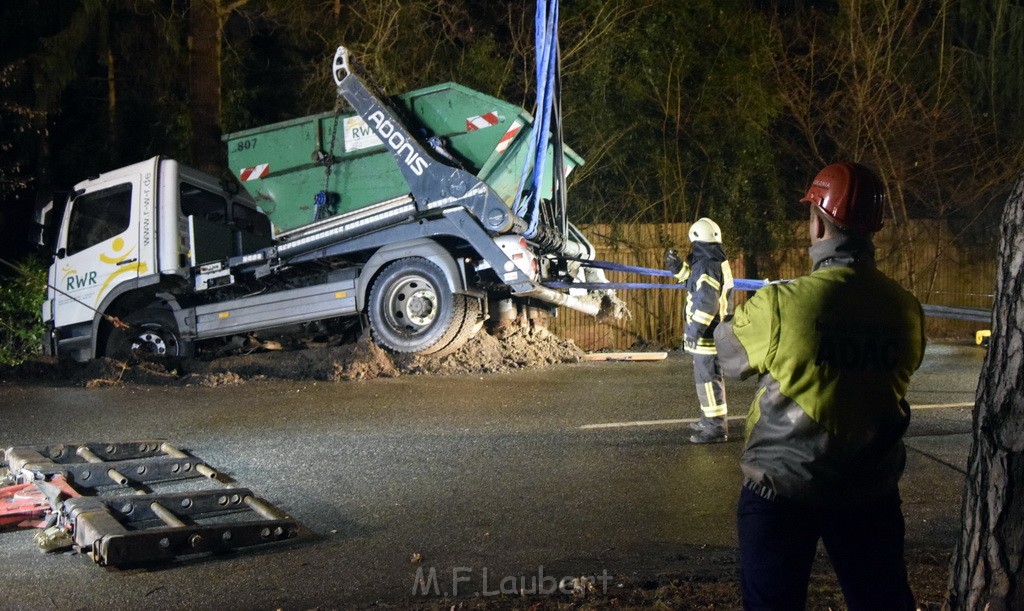 Container LKW umgestuerzt Koeln Brueck Bruecker- Dellbruecker Mauspfad P477.JPG - Miklos Laubert